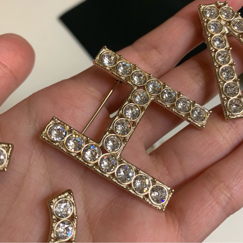 Large CHANEL brooch set of 6 pins - Picture 6 of 15